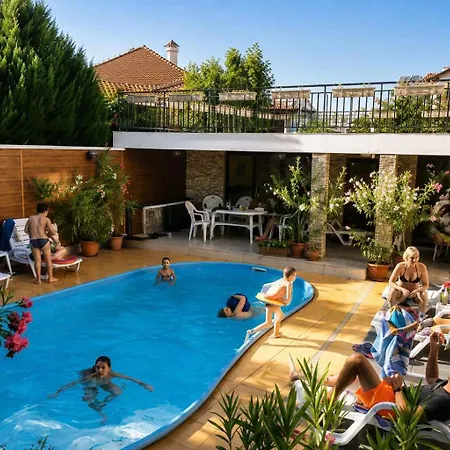 Family Kosko فندق 3*