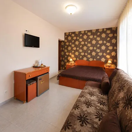 Family Kosko فندق تشيرنوموريتس